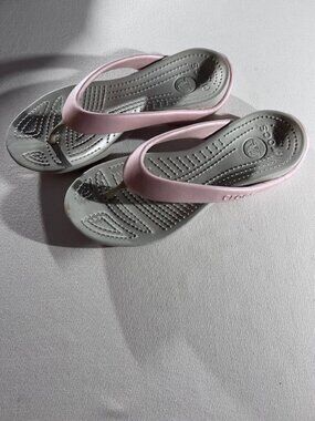 Crocs women's Athens flip-flops sandals light pink light-weight buoyant Size 9
